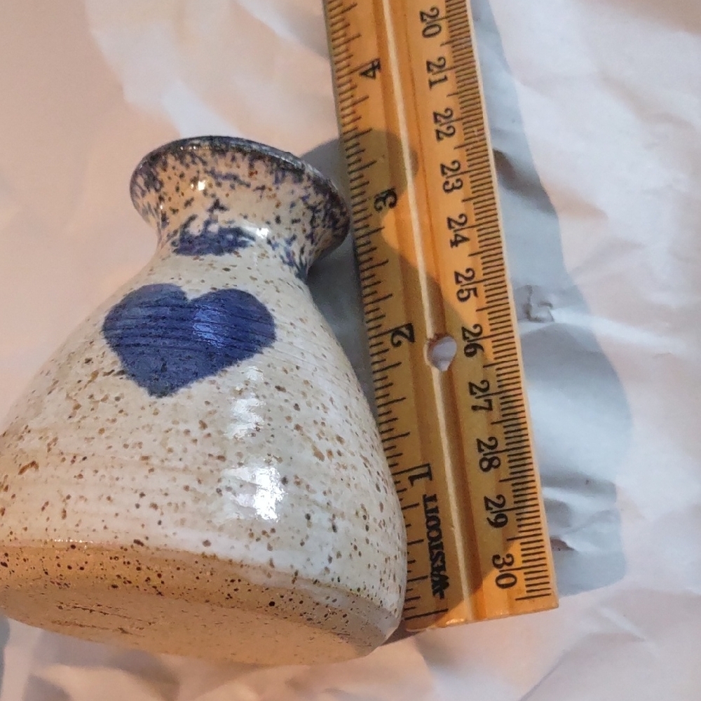 Vintage Speckled Vase with Blue Heart Design - Picture 2 of 5